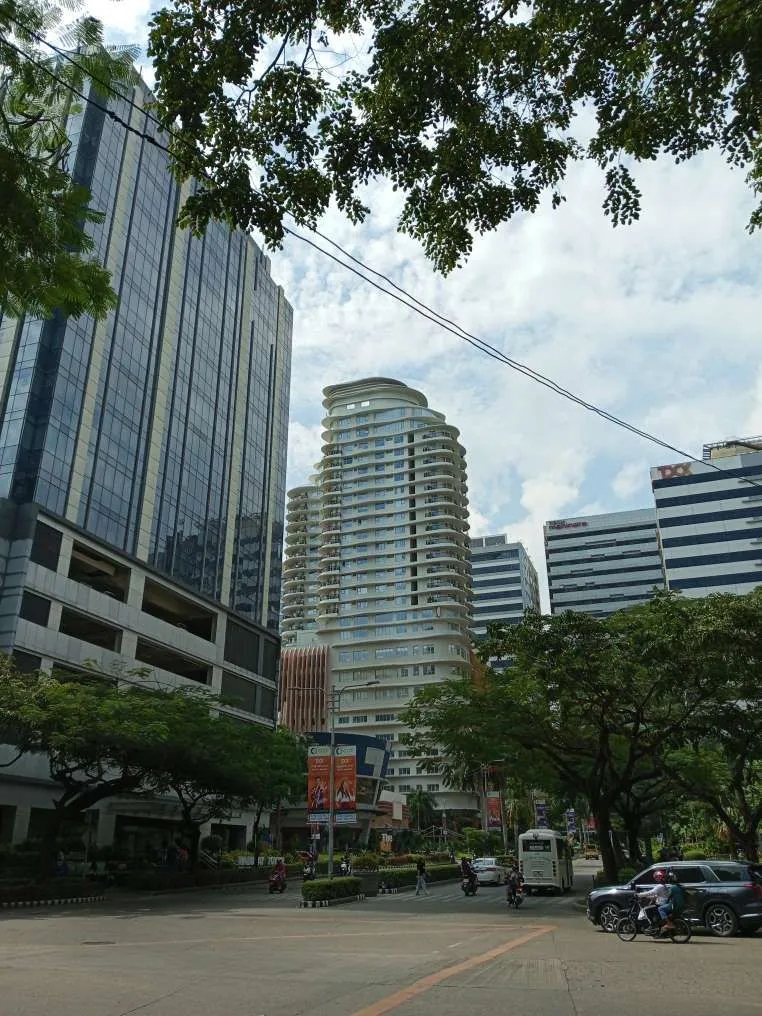 A street photography of Cebu IT Park building featuring Calyx Center, Mabuhay Tower, Tech Mahindra, and other corporate buildings beside.